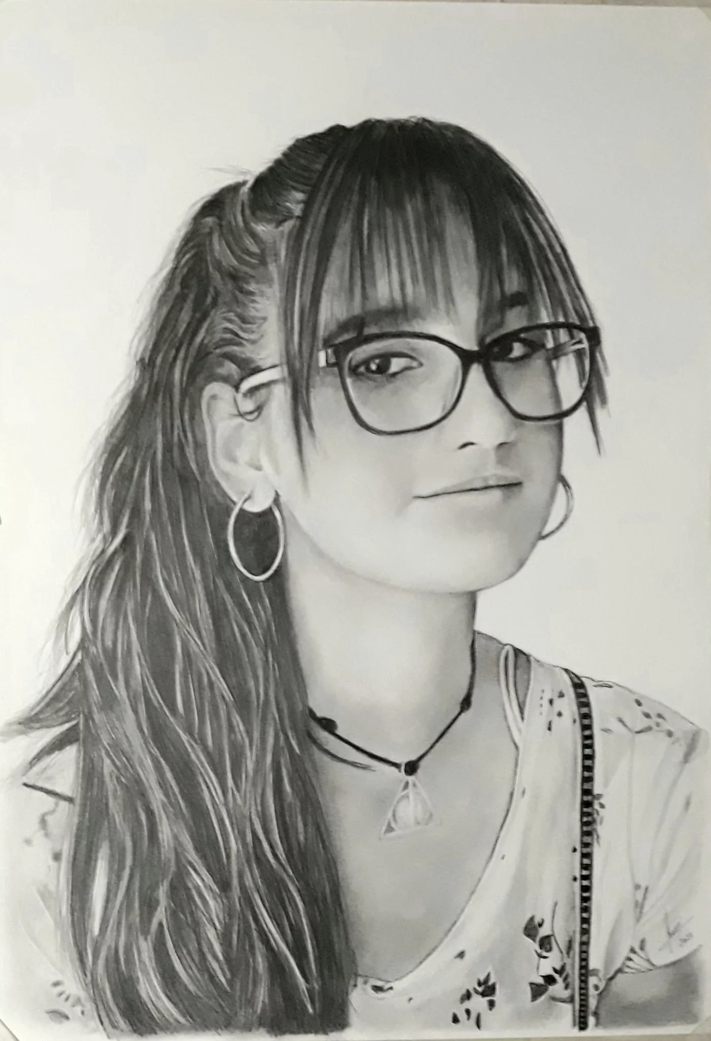 Dibujo a l&aacute;piz personalizado por encargo desde foto de una chica