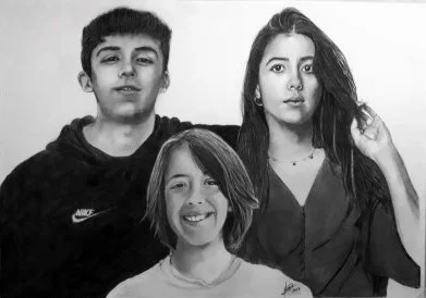 Retrato realista A2 de tres figuras