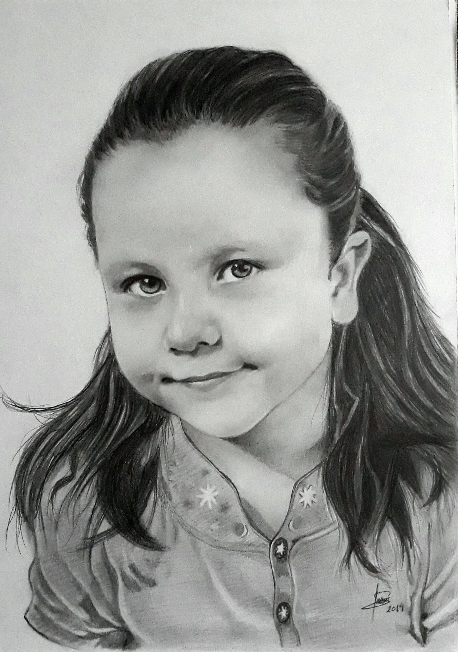 Retrato realista de ni&ntilde;a realizado a l&aacute;piz grafito a mano